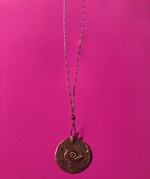 Perlseidenkette mit Auge-Münze (gold) - Innerwisdom-Shop, Tanja Brock 